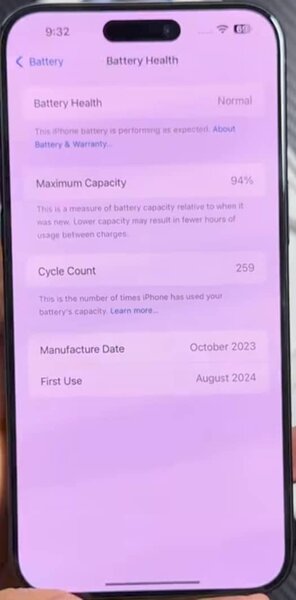 Un iPhone 15 Pro Max 256gb foarte curat (cadru din titan)